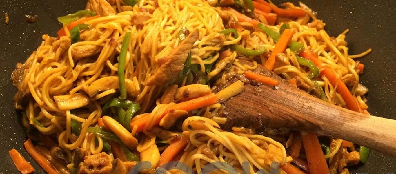 Η συνταγή της ημέρας: Noodles με κοτόπουλο και λαχανικά